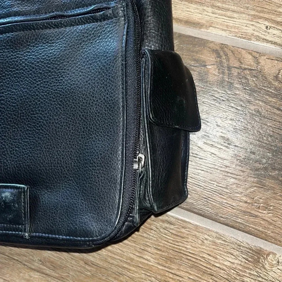 Osgoode Marley Medium Vertical Messenger Bag - Picture 3 of 7